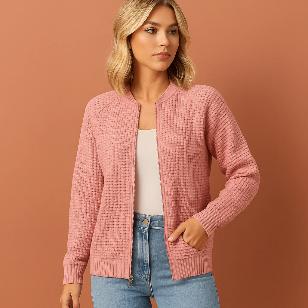 Women’s knitted cardigan in pink with round neckline, soft and comfortable for casual and stylish outfits.